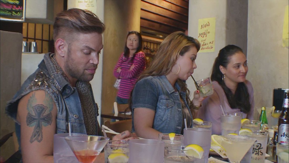Chiquis does happy hour to meet her salon staff Chiquis does happy hour to meet her salon staff