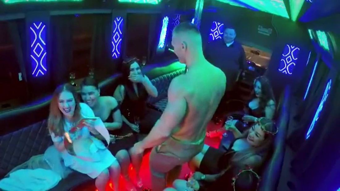 ¡Sorpresa, llegó el stripper! ¡Sorpresa, llegó el stripper!