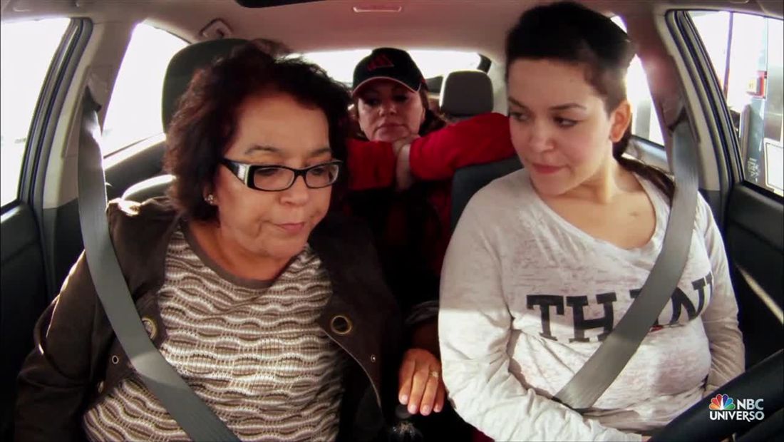Jenni le enseña a su mamá a manejar (VIDEO) Jenni le enseña a su mamá a manejar (VIDEO)