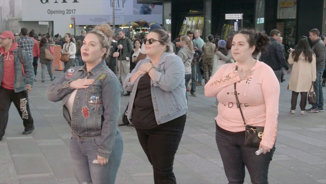 Chiquis, Jenicka, and Jacqie meet NYC cops Chiquis, Jenicka, and Jacqie meet NYC cops