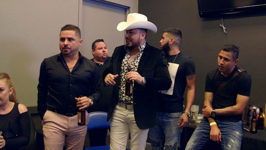 Un tequila con Roberto Tapia Un tequila con Roberto Tapia